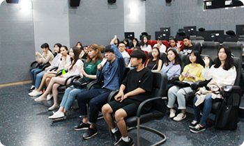 영화 등급분류체험 프로그램 활동장면 사진1