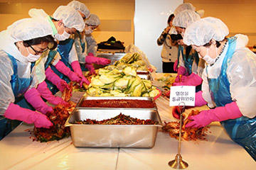 2015 행복나눔 김치 담그기 활동 사진